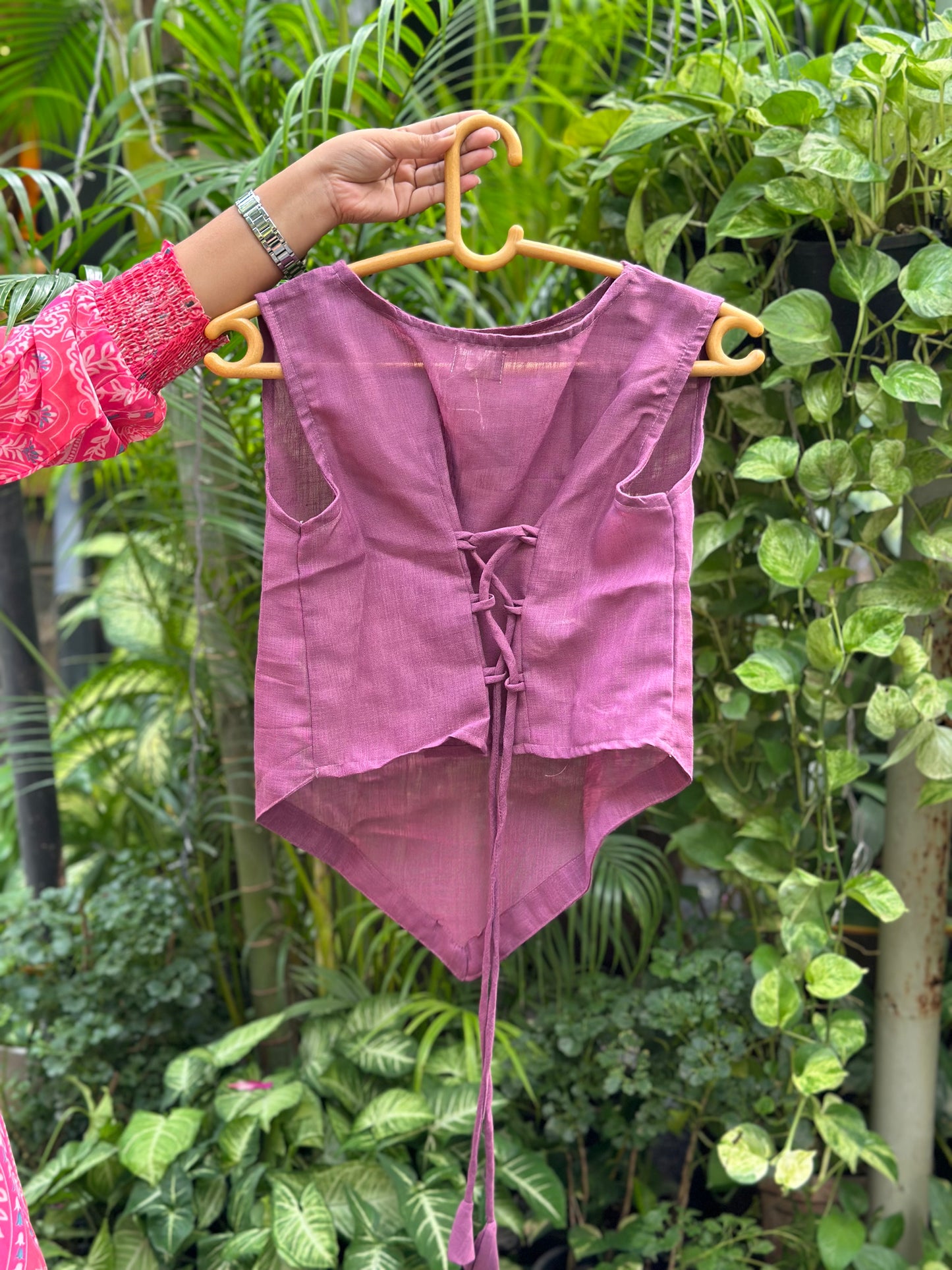 Onion Pink V snatched top